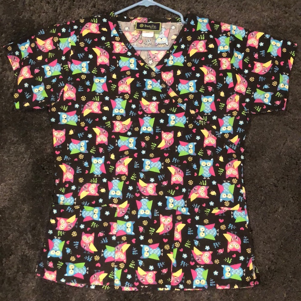 Scrub top, size small.